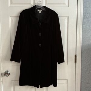 🛍️🛍️HAROLD’S 🛍️🛍️.   Classic Black Velvet Coat